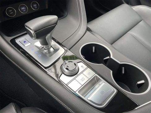 Certified 2025 Genesis G70 2.5T image 30