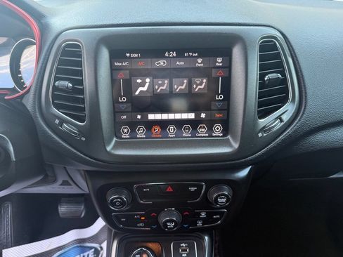 Used 2020 Jeep Compass Trailhawk AWD/4WD image 39
