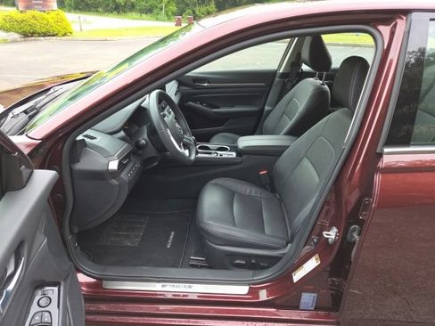 Used 2025 Nissan Altima 2.5 SL FWD image 13