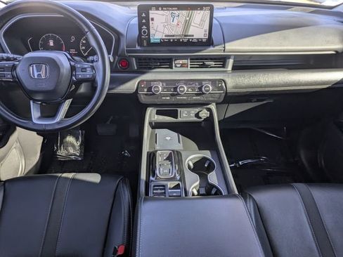 Used 2024 Honda Pilot Touring image 11