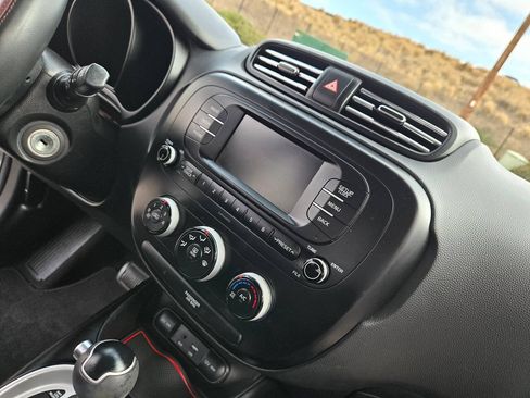 Used 2017 Kia Soul FWD image 38