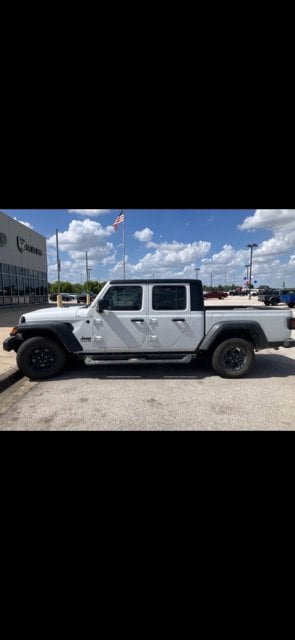 Used 2023 Jeep Gladiator Sport w/ Off Road Group AWD/4WD image 2
