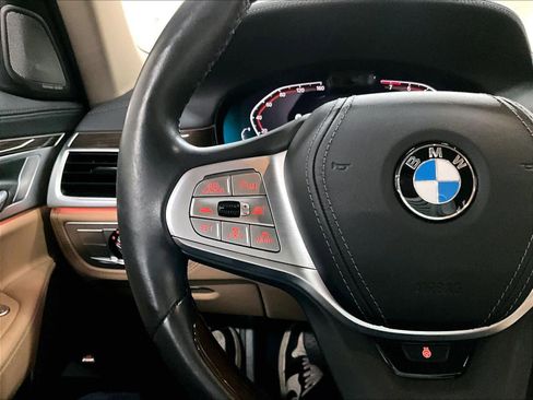 Used 2022 BMW 740i w/ Premium Package image 19