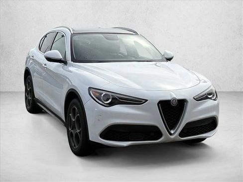 Used 2018 Alfa Romeo Stelvio Ti AWD/4WD image 3