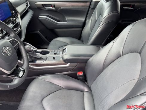 Used 2023 Toyota Highlander Limited image 20