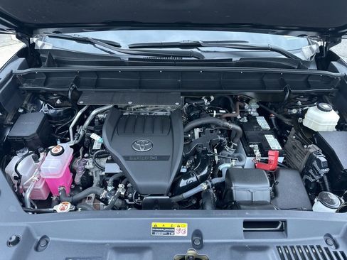 Used 2023 Toyota Highlander XLE image 10