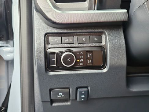 Used 2024 Ford F450 Platinum w/ FX4 Off-Road Package image 14