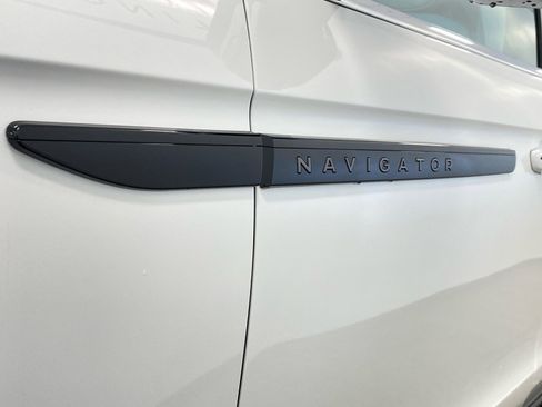 New 2026 Lincoln Navigator L Black Label AWD/4WD image 25