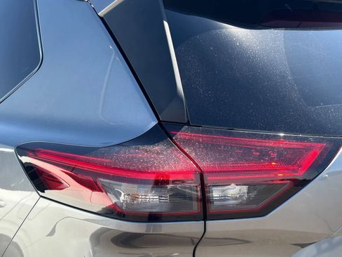 Certified 2022 Nissan Rogue SV image 9