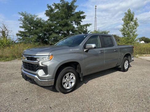Used 2023 Chevrolet Silverado 1500 LT AWD/4WD image 2