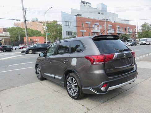 Used 2016 Mitsubishi Outlander SE AWD/4WD image 5