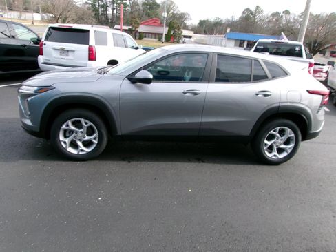 New 2026 Chevrolet Trax LS w/ LS Convenience Package image 6