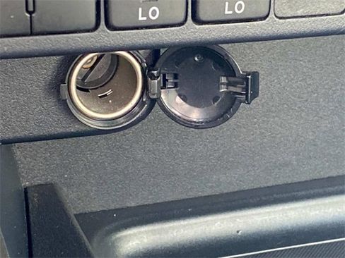 Used 2018 Toyota RAV4 Limited image 28