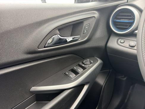 New 2026 Chevrolet Trax LS w/ LS Convenience Package FWD image 17