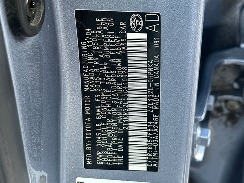 Used 2005 Toyota Matrix XR image 27