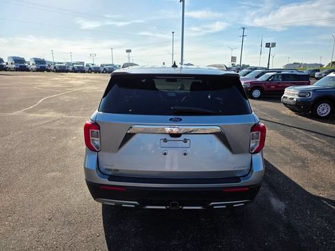 Used 2021 Ford Explorer XLT w/ Equipment Group 202A AWD/4WD image 6