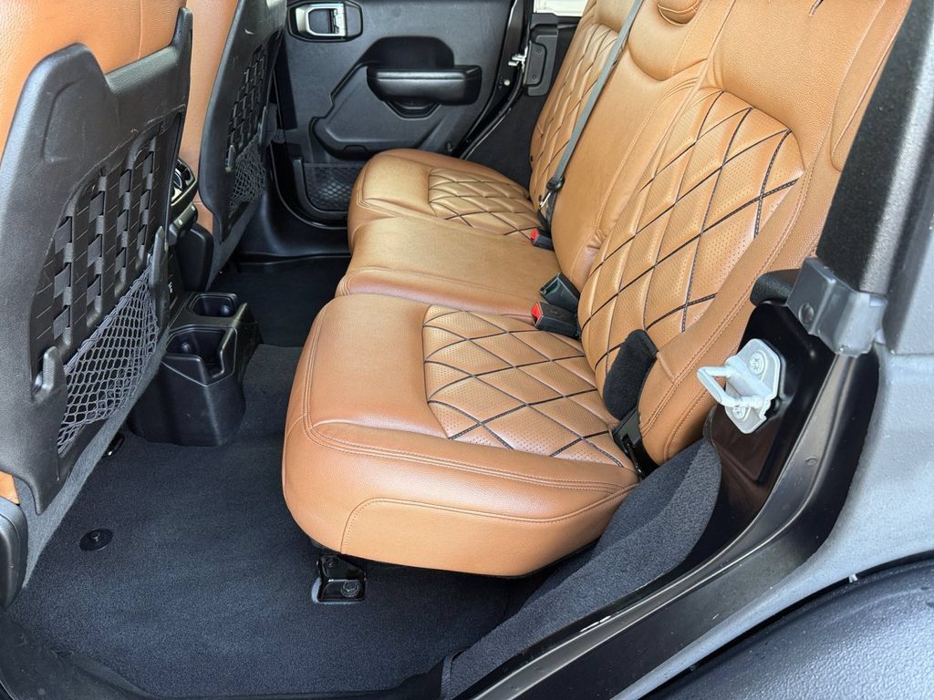 Used 2018 Jeep Wrangler Unlimited Rubicon AWD/4WD image 11