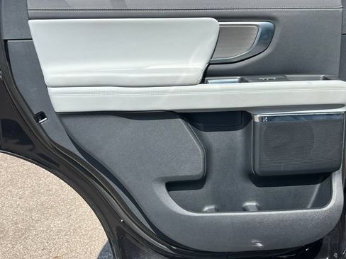 Used 2025 Ford Expedition Platinum AWD/4WD image 42