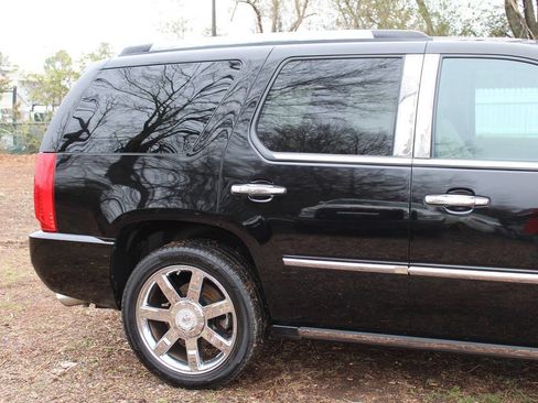 Used 2009 Cadillac Escalade AWD image 5