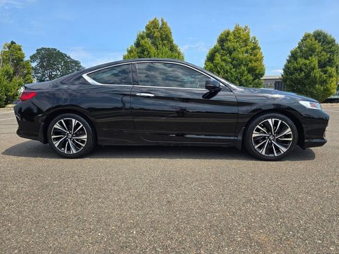 Used 2017 Honda Accord EX-L image 6