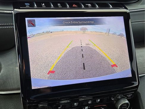 Used 2023 Jeep Grand Cherokee Overland w/ Luxury Tech Group IV AWD/4WD image 31