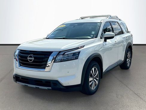 Used 2023 Nissan Pathfinder SL image 3
