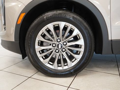 Used 2024 Cadillac XT4 Premium Luxury w/ Cold Weather Package AWD/4WD image 17