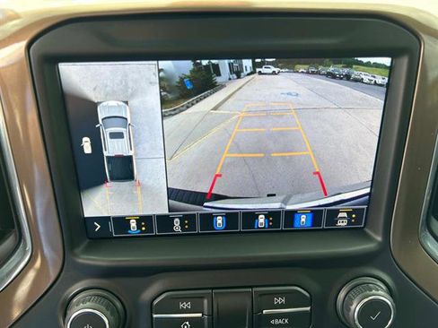 Used 2021 Chevrolet Silverado 1500 High Country w/ Technology Package image 39