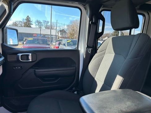 Used 2023 Jeep Wrangler Willys image 32