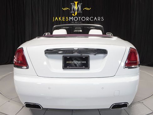 Used 2017 Rolls-Royce Dawn image 9