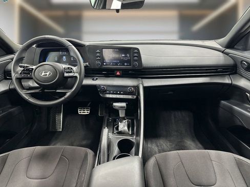 Certified 2025 Hyundai Elantra Sport FWD image 10