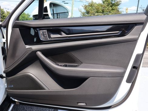 Used 2025 Porsche Panamera RWD image 29