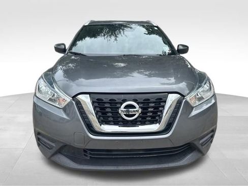 Used 2019 Nissan Kicks S FWD image 3