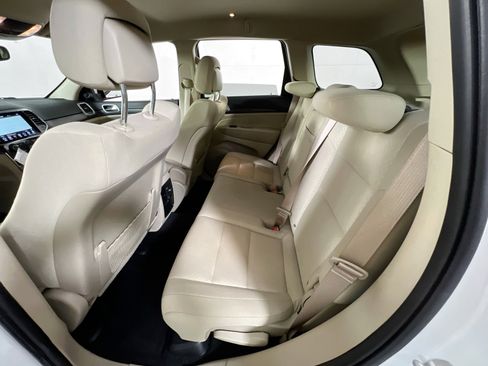 Used 2022 Jeep Grand Cherokee Laredo E image 23