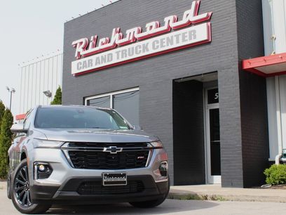 Used 2023 Chevrolet Traverse RS