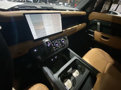 Used 2024 Land Rover Defender 110 V8 image 8