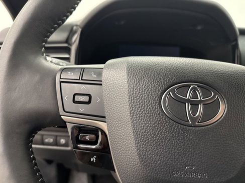 Used 2025 Toyota Camry SE w/ Multimedia Upgrade Package image 27