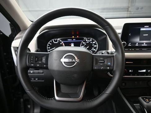 Used 2025 Nissan Rogue SV image 7