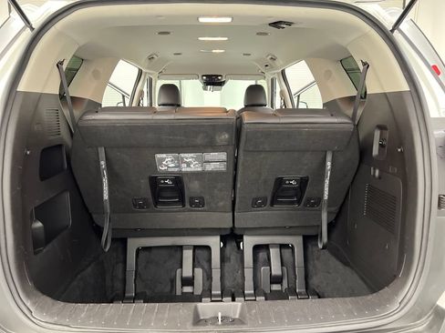 Used 2025 Kia Carnival FWD image 43