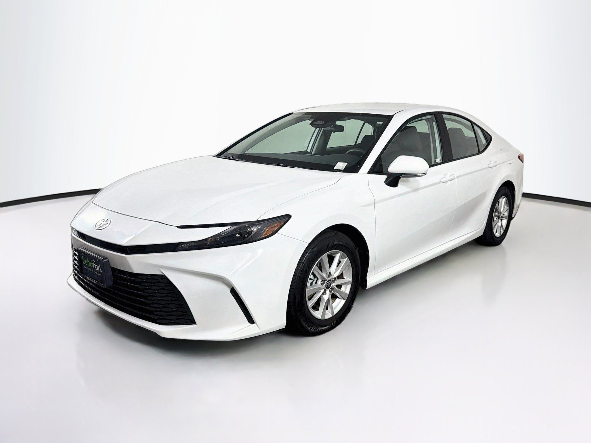 Used 2025 Toyota Camry LE FWD image 3