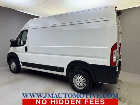 Used 2024 RAM ProMaster 2500 w/ Convenience Group FWD image 3