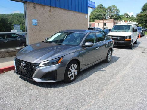 Used 2023 Nissan Altima 2.5 S FWD image 3