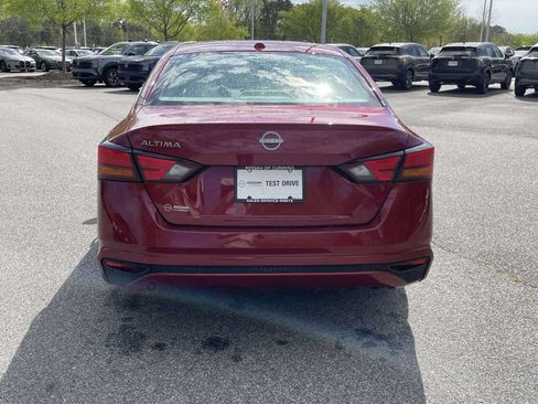 Used 2025 Nissan Altima 2.5 SV FWD image 4