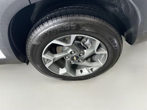 Used 2025 Chevrolet Trax LT FWD image 11