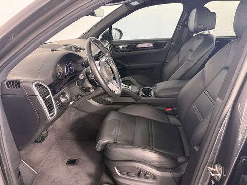 Used 2022 Porsche Cayenne AWD/4WD image 5