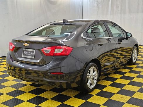 Used 2017 Chevrolet Cruze LT image 3