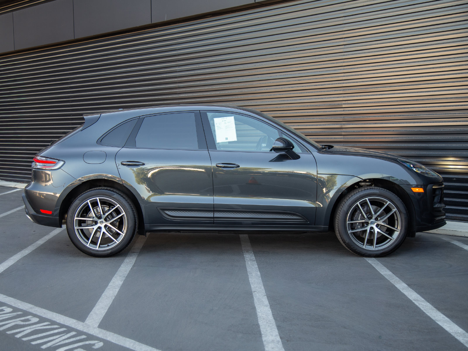 Used 2026 Porsche Macan AWD/4WD image 8