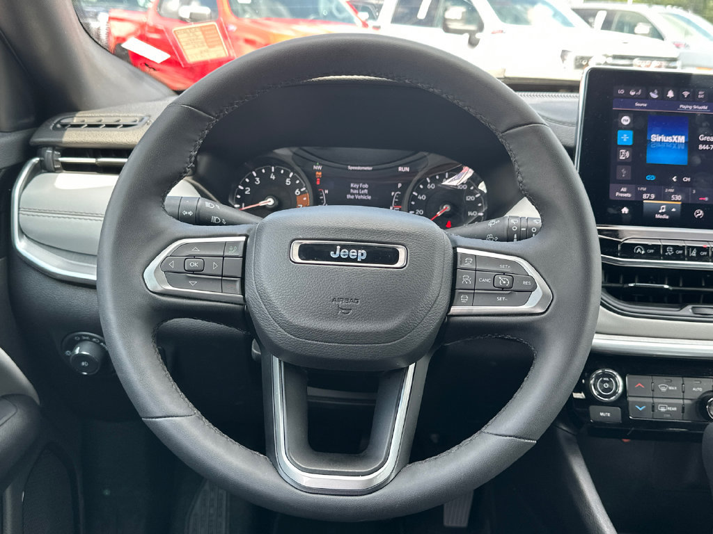 Used 2025 Jeep Compass Limited AWD/4WD image 24