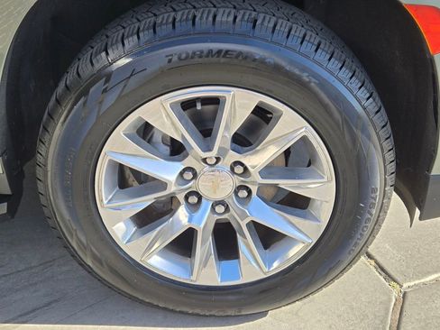 Used 2023 Chevrolet Suburban Premier image 9