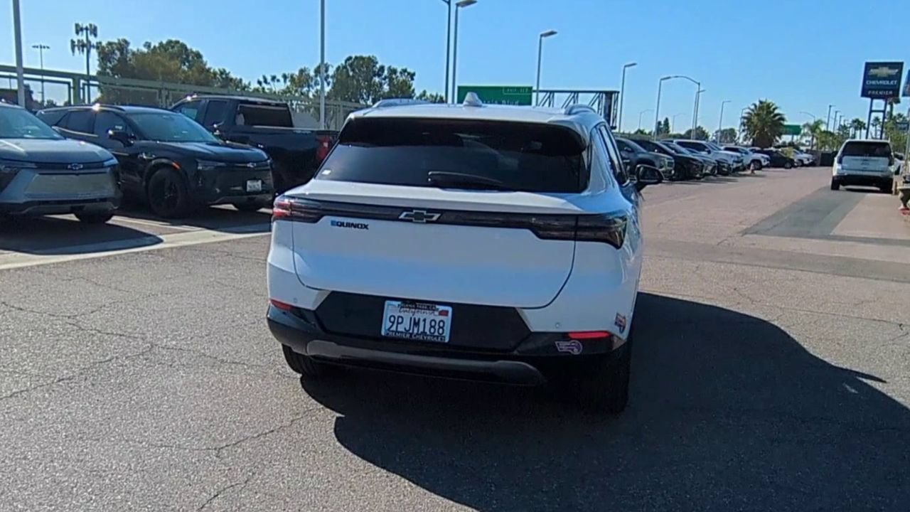 Used 2024 Chevrolet Equinox EV LT w/ LPO, Blackout Package FWD image 7